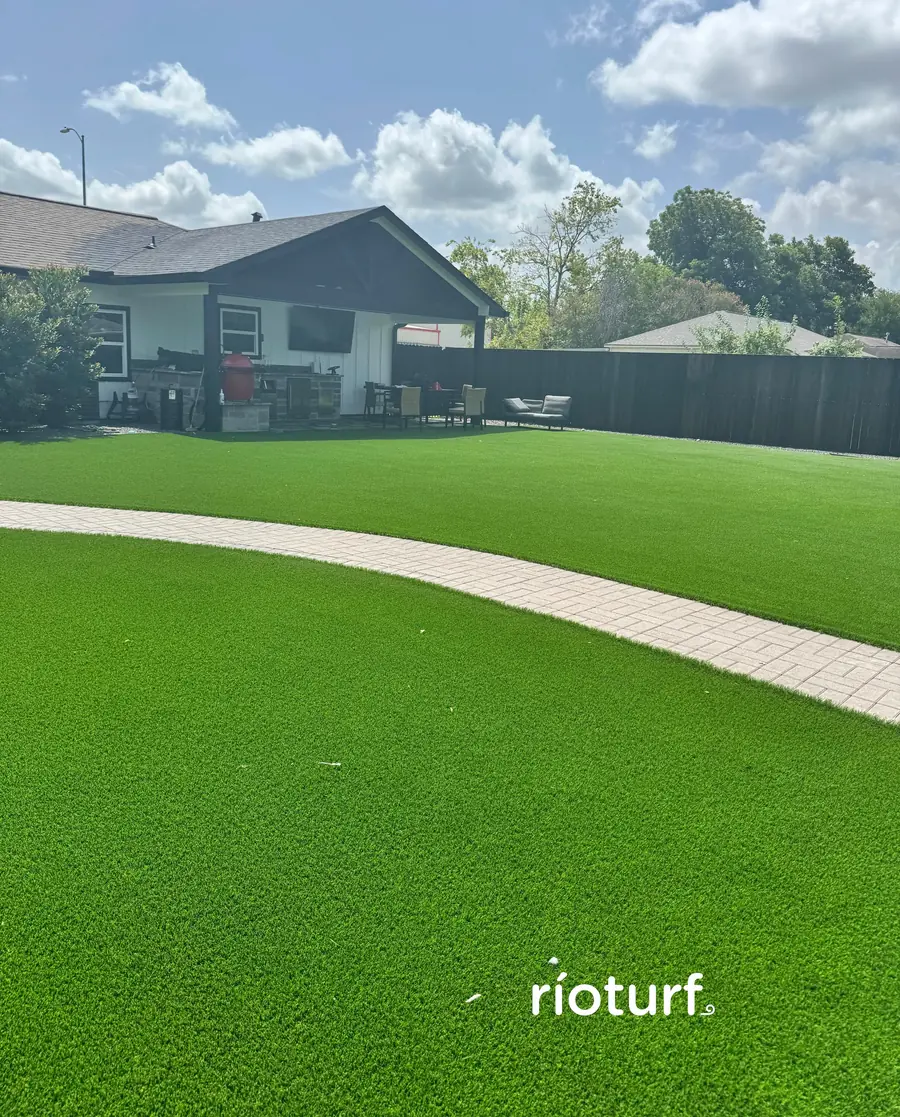 Residential artificial turf project by Rioturf Valley