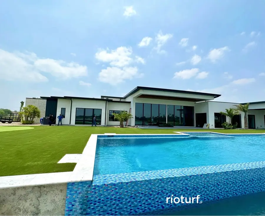 Pool Areas artificial turf project by Rioturf Valley